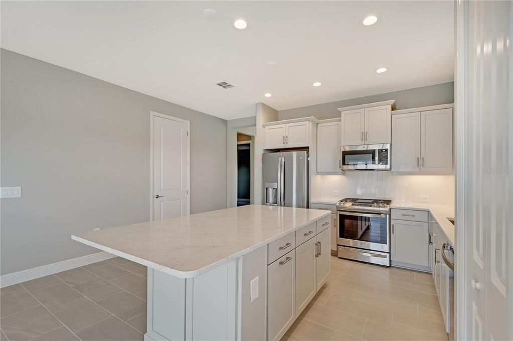 For Sale: $463,990 (2 beds, 2 baths, 1434 Square Feet)