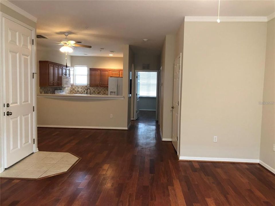 For Rent: $2,000 (3 beds, 3 baths, 1710 Square Feet)