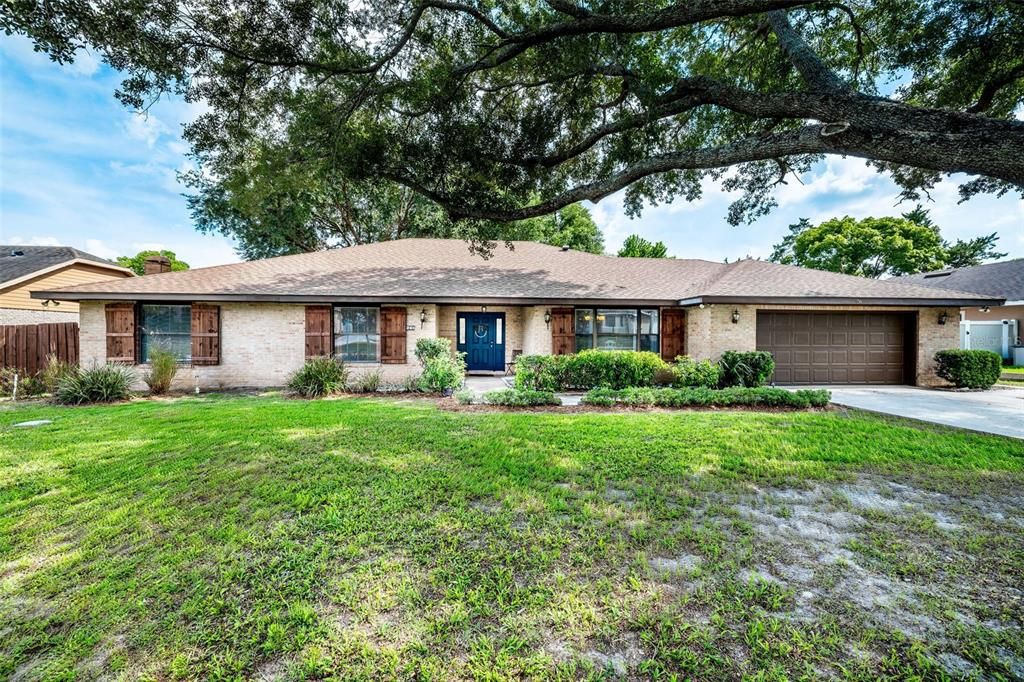 Charming 3/2.5 home located in Debary Plantation