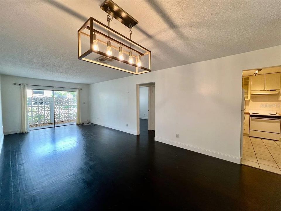 For Rent: $1,400 (1 beds, 1 baths, 667 Square Feet)