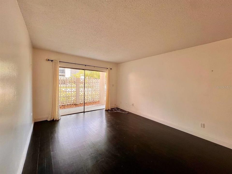 For Rent: $1,400 (1 beds, 1 baths, 667 Square Feet)