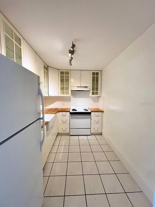 For Rent: $1,400 (1 beds, 1 baths, 667 Square Feet)