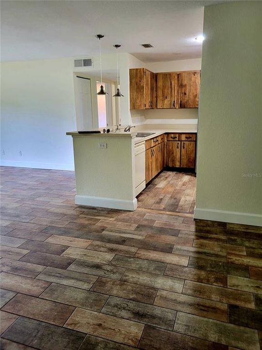 For Rent: $2,200 (3 beds, 2 baths, 1363 Square Feet)