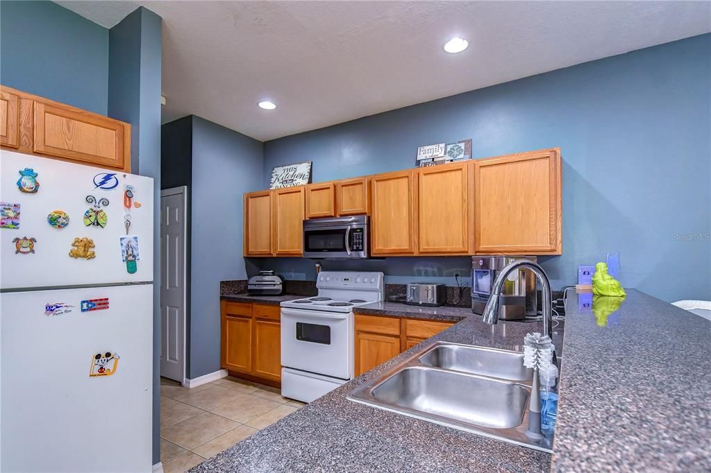 For Sale: $325,000 (3 beds, 2 baths, 1443 Square Feet)