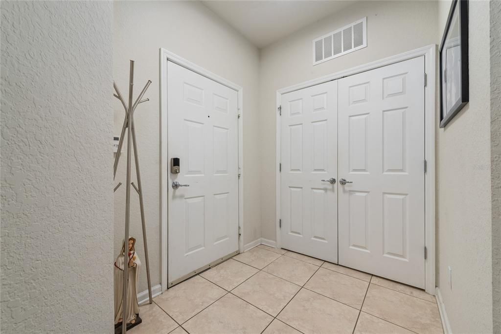 For Sale: $235,000 (2 beds, 2 baths, 1112 Square Feet)