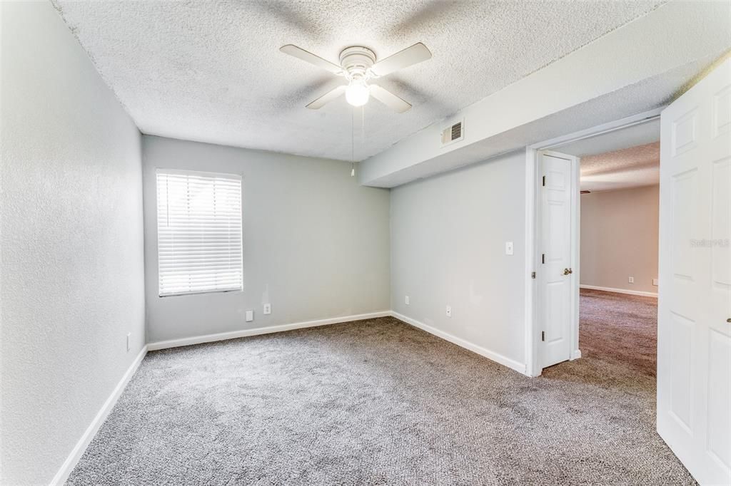 For Sale: $164,900 (2 beds, 1 baths, 867 Square Feet)