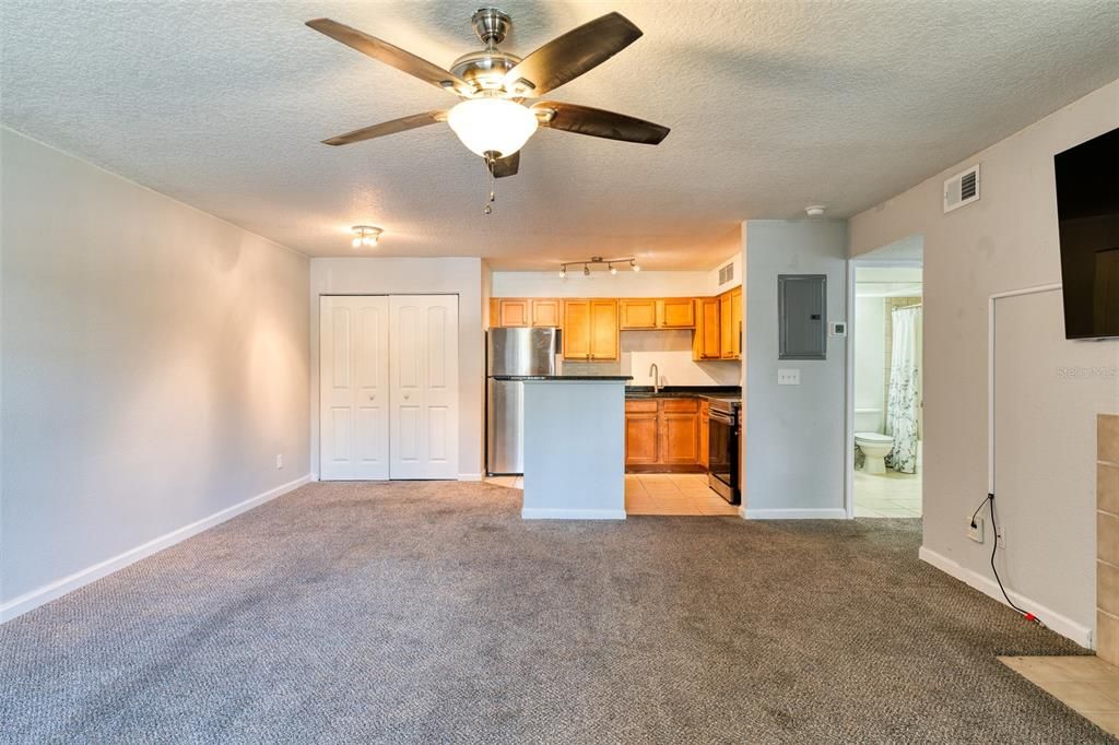 For Sale: $189,000 (2 beds, 1 baths, 867 Square Feet)