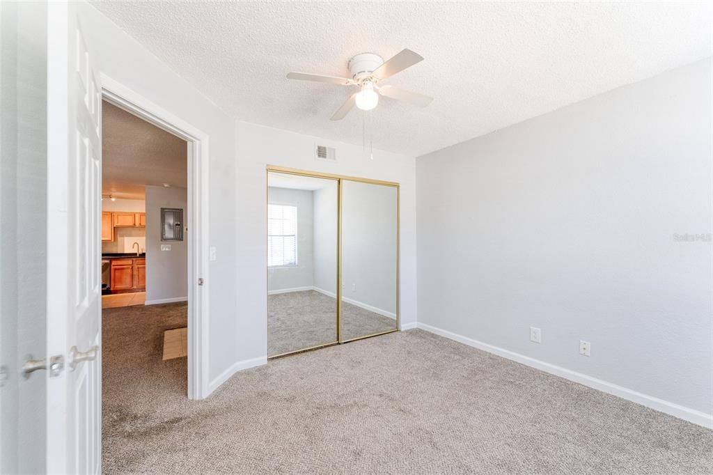 For Sale: $189,000 (2 beds, 1 baths, 867 Square Feet)