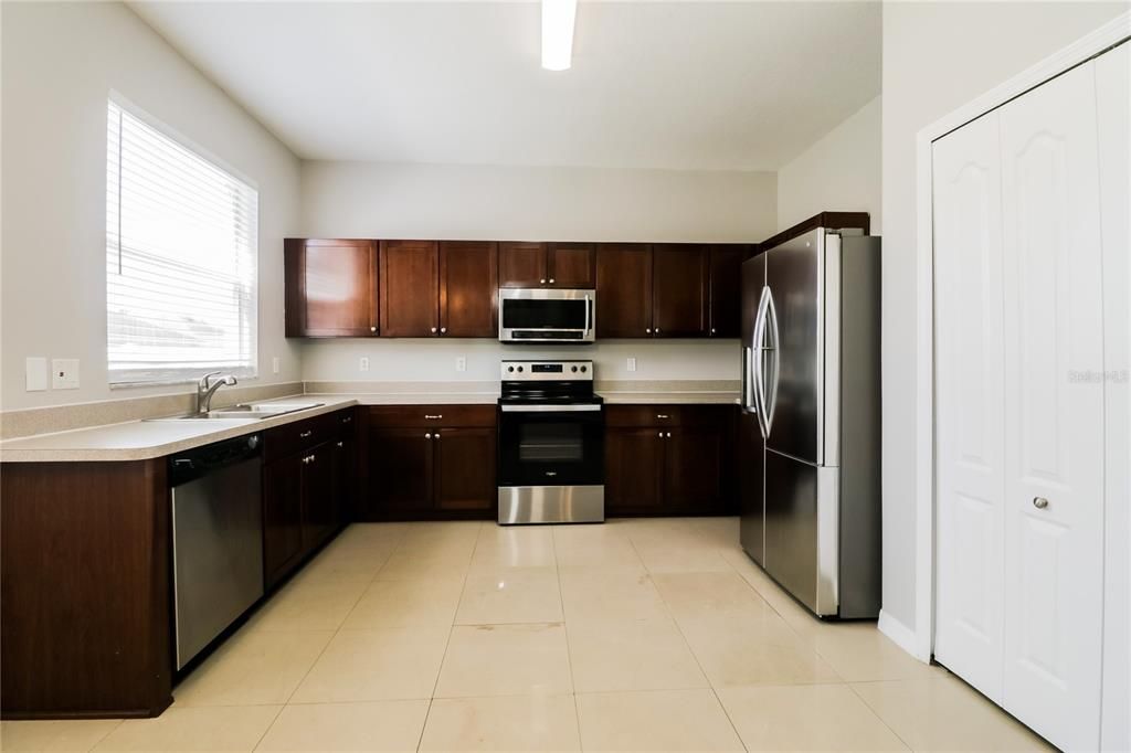 For Rent: $2,775 (4 beds, 2 baths, 2513 Square Feet)