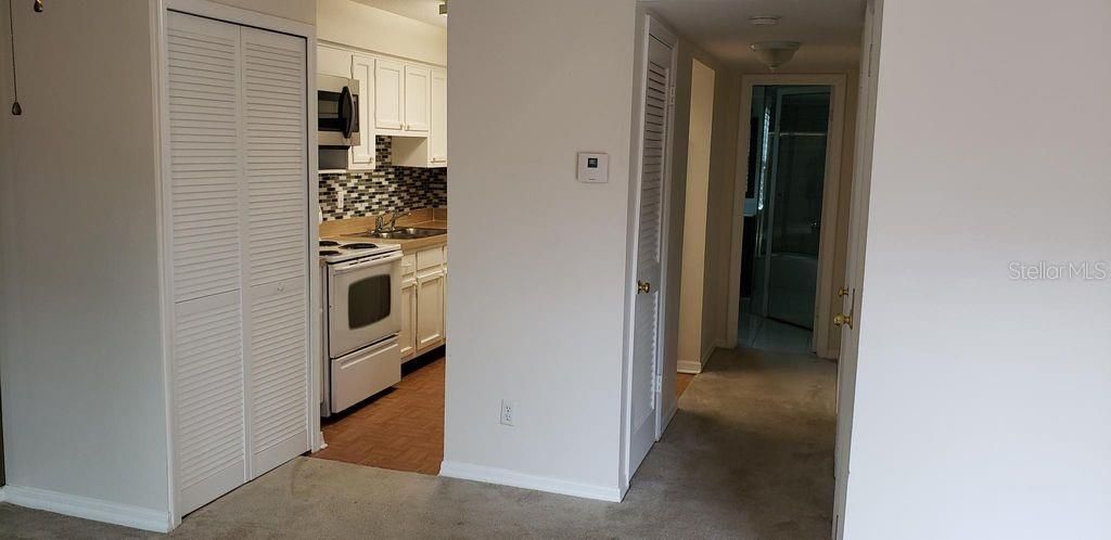 For Sale: $169,600 (1 beds, 1 baths, 753 Square Feet)