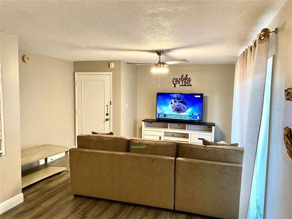 For Sale: $169,600 (1 beds, 1 baths, 753 Square Feet)