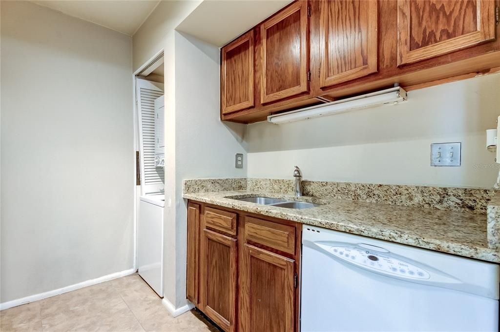 For Rent: $1,200 (1 beds, 1 baths, 575 Square Feet)