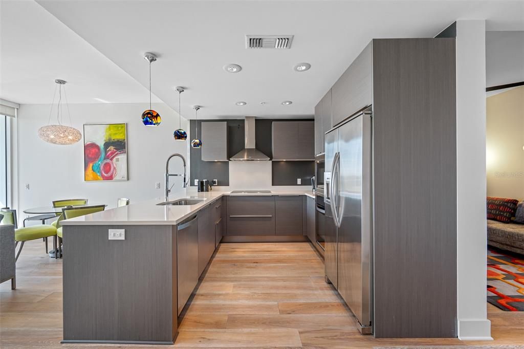 For Sale: $799,000 (1 beds, 1 baths, 1007 Square Feet)