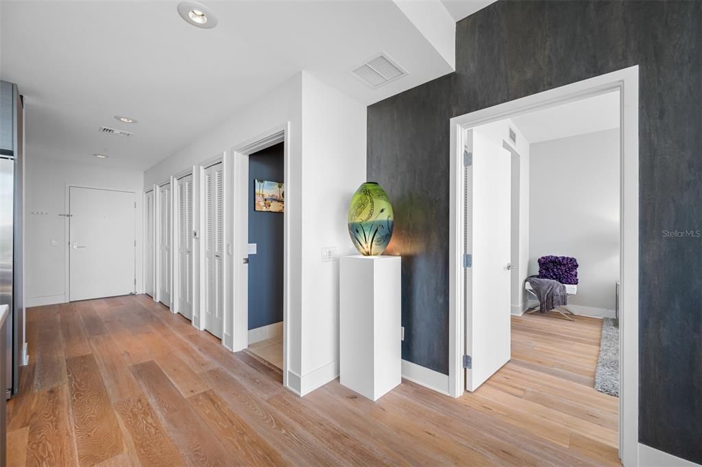 For Sale: $799,000 (1 beds, 1 baths, 1007 Square Feet)