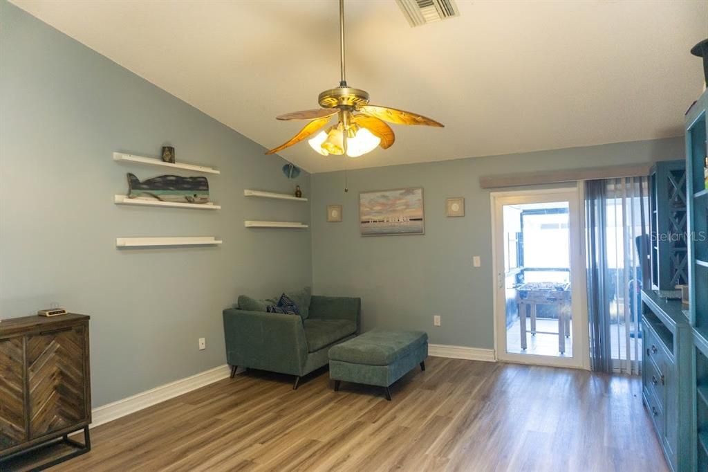 For Sale: $339,900 (2 beds, 2 baths, 1160 Square Feet)