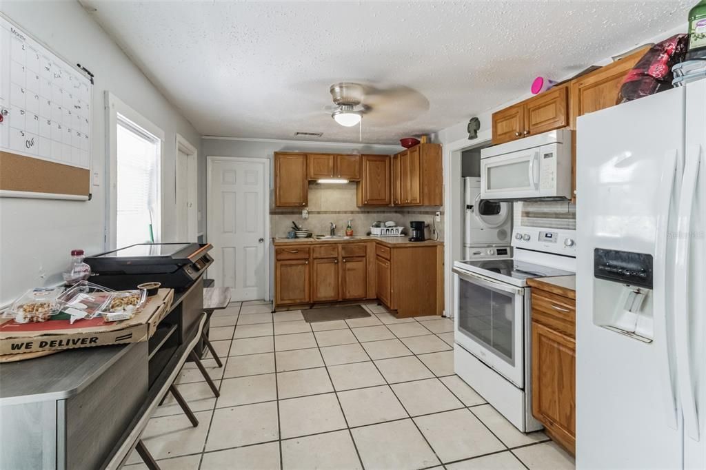 For Sale: $425,000 (3 beds, 2 baths, 864 Square Feet)