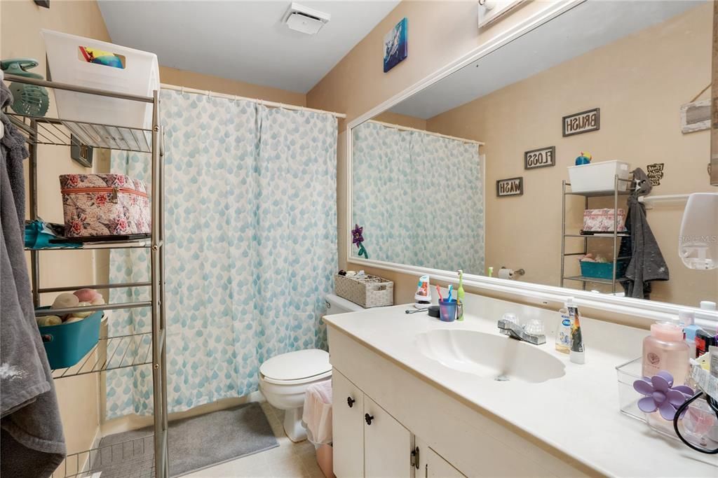 For Sale: $239,900 (3 beds, 2 baths, 1313 Square Feet)