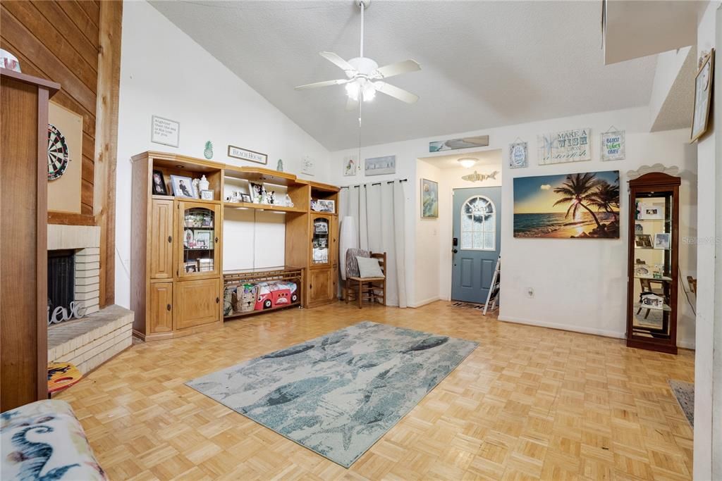 For Sale: $239,900 (3 beds, 2 baths, 1313 Square Feet)