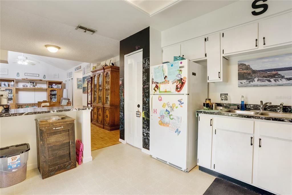 For Sale: $239,900 (3 beds, 2 baths, 1313 Square Feet)