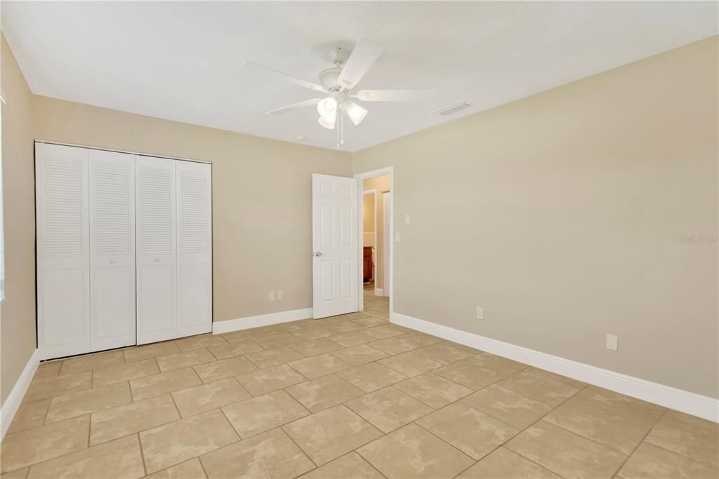 Active With Contract: $229,900 (2 beds, 1 baths, 1241 Square Feet)