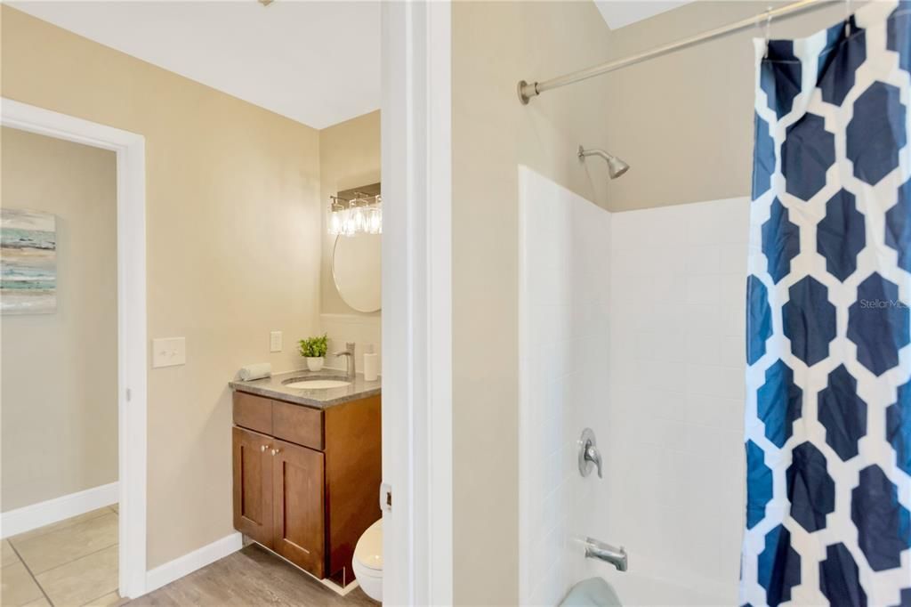 Active With Contract: $229,900 (2 beds, 1 baths, 1241 Square Feet)