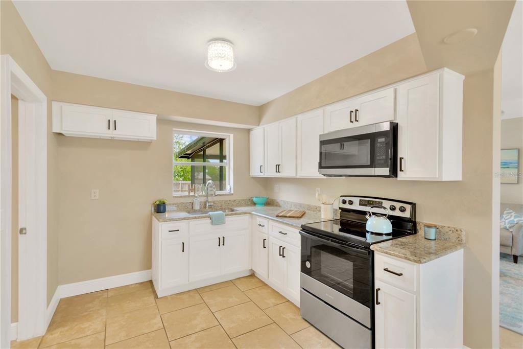 Active With Contract: $229,900 (2 beds, 1 baths, 1241 Square Feet)