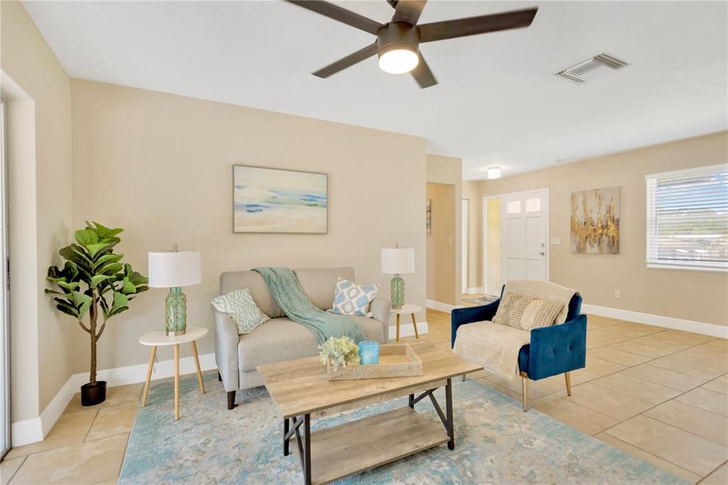 Active With Contract: $229,900 (2 beds, 1 baths, 1241 Square Feet)