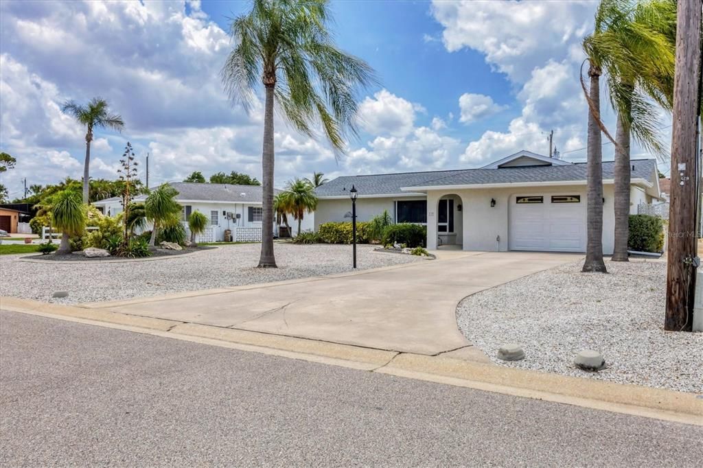 For Sale: $849,000 (3 beds, 2 baths, 1950 Square Feet)