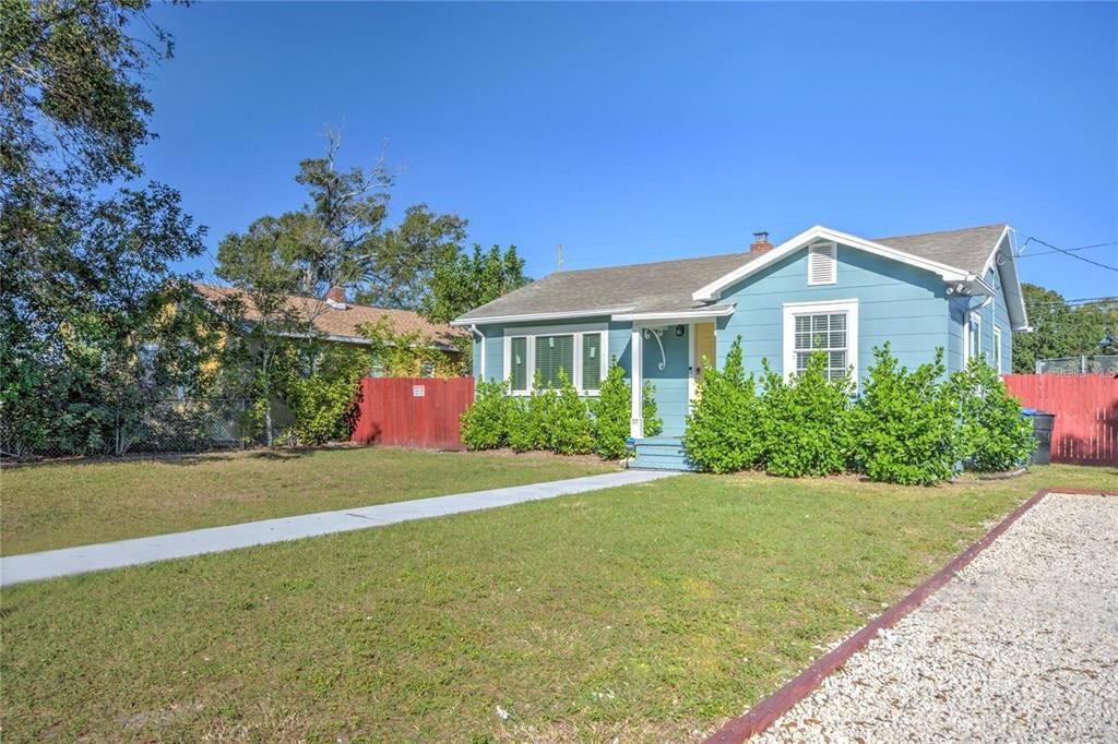 Recently Sold: $390,000 (3 beds, 1 baths, 1324 Square Feet)