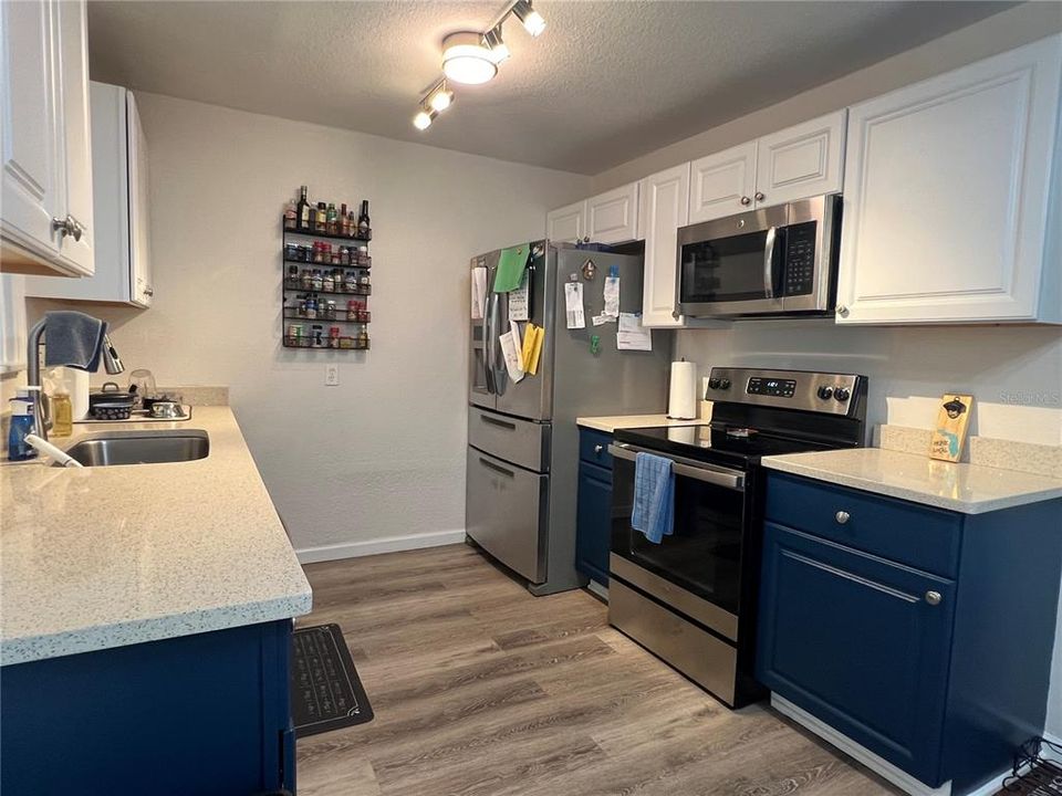 Recently Sold: $390,000 (3 beds, 1 baths, 1324 Square Feet)