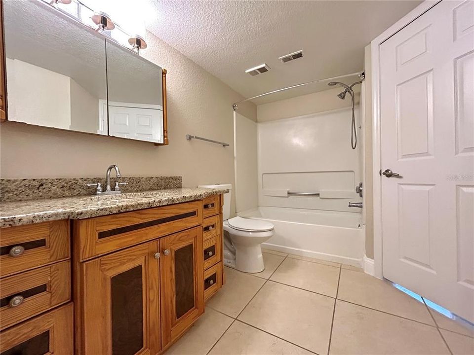 For Sale: $204,500 (2 beds, 2 baths, 874 Square Feet)