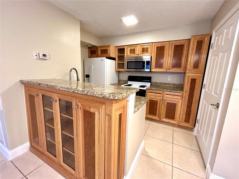 For Sale: $204,500 (2 beds, 2 baths, 874 Square Feet)