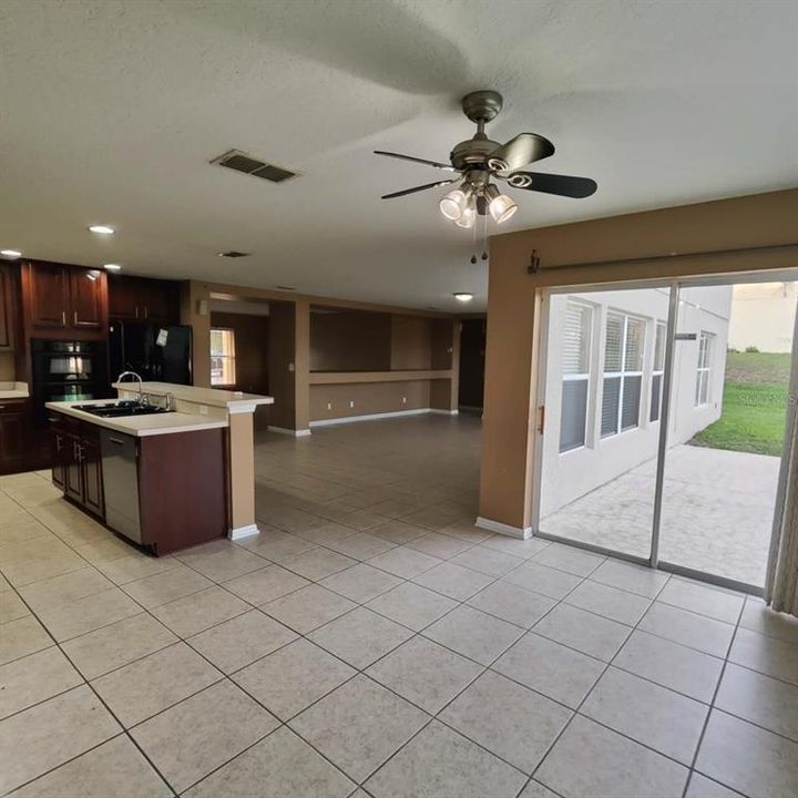 For Sale: $535,000 (4 beds, 2 baths, 3300 Square Feet)