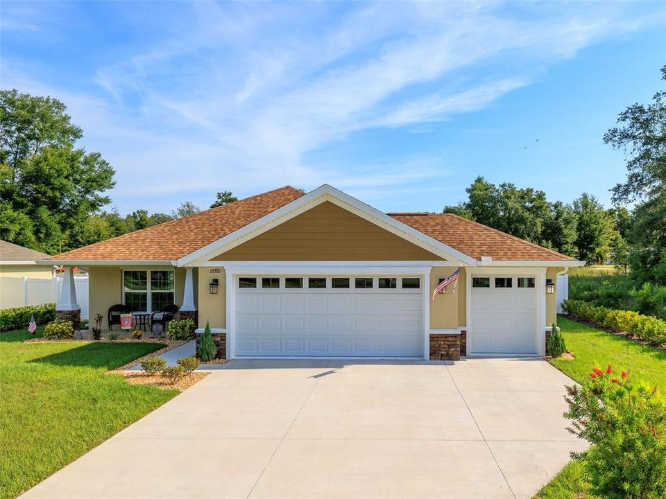 Active With Contract: $290,000 (3 beds, 2 baths, 1397 Square Feet)