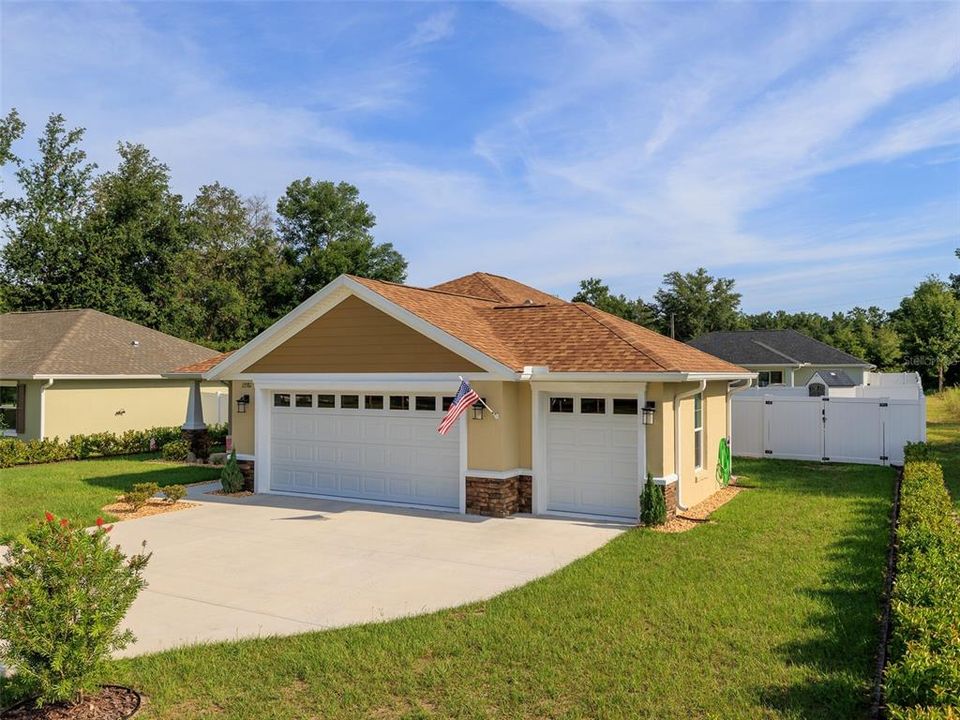 Active With Contract: $290,000 (3 beds, 2 baths, 1397 Square Feet)