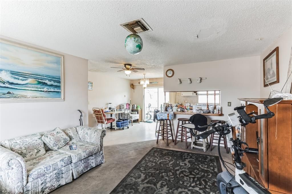 For Sale: $425,000 (4 beds, 2 baths, 1300 Square Feet)