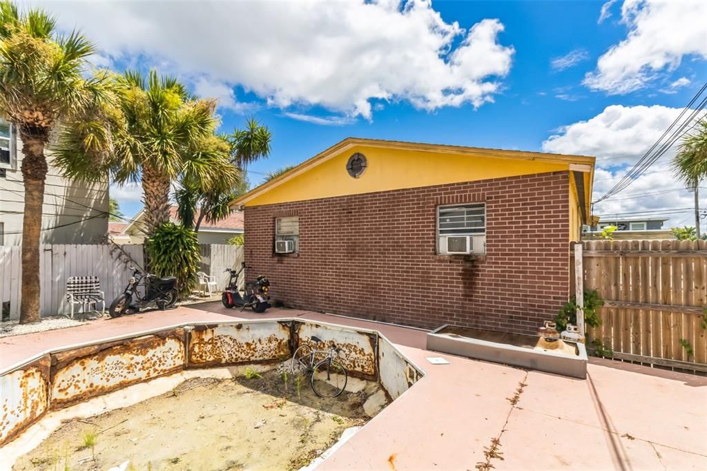 For Sale: $425,000 (4 beds, 2 baths, 1300 Square Feet)