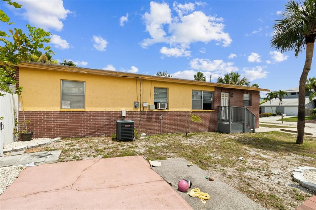 For Sale: $425,000 (4 beds, 2 baths, 1300 Square Feet)