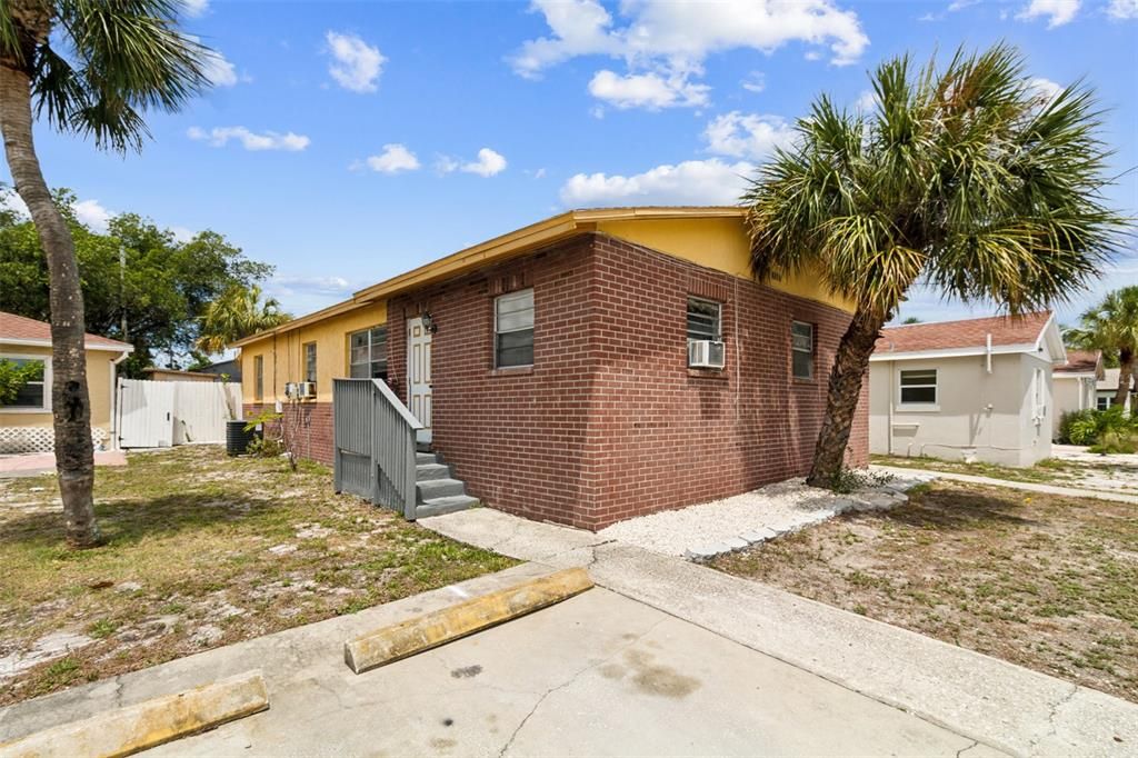 For Sale: $425,000 (4 beds, 2 baths, 1300 Square Feet)