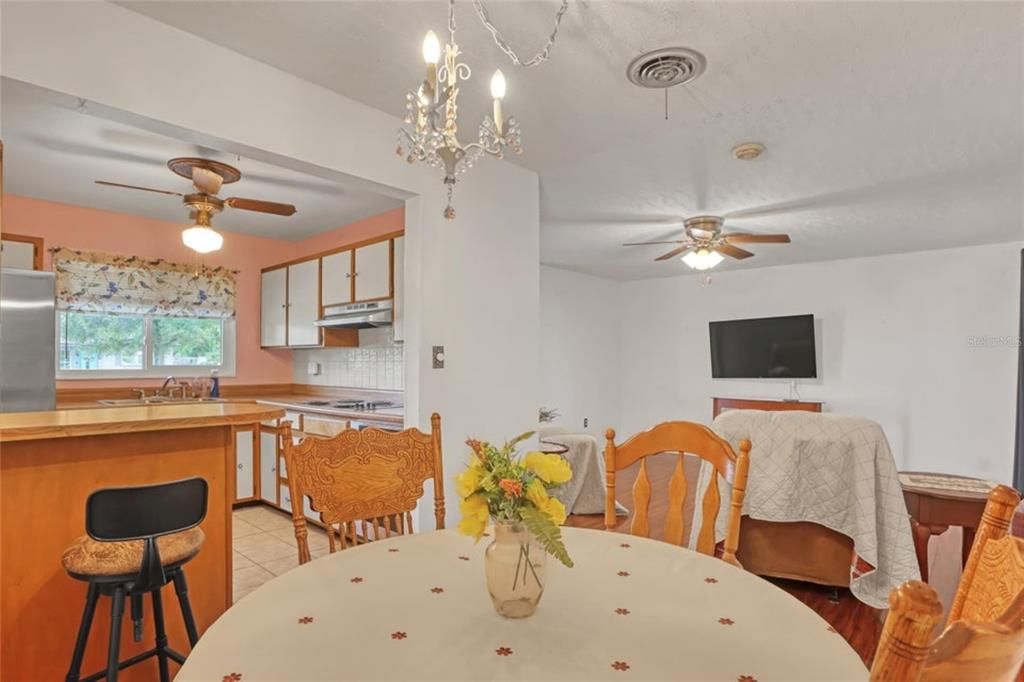 For Sale: $269,900 (3 beds, 2 baths, 1165 Square Feet)