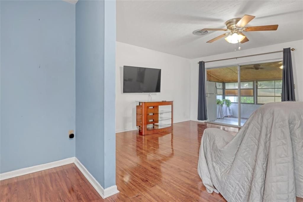 For Sale: $269,900 (3 beds, 2 baths, 1165 Square Feet)