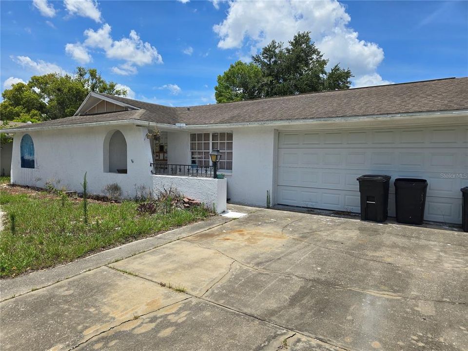 Active With Contract: $179,900 (3 beds, 2 baths, 1296 Square Feet)