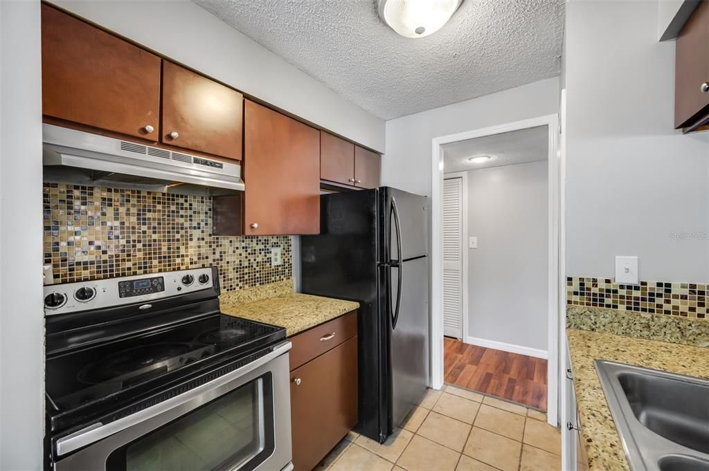 For Rent: $1,350 (1 beds, 1 baths, 581 Square Feet)