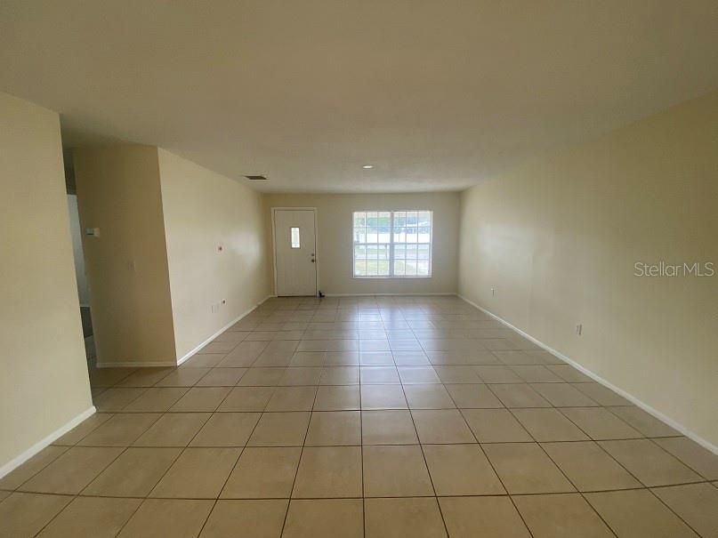 For Rent: $2,000 (3 beds, 2 baths, 1297 Square Feet)