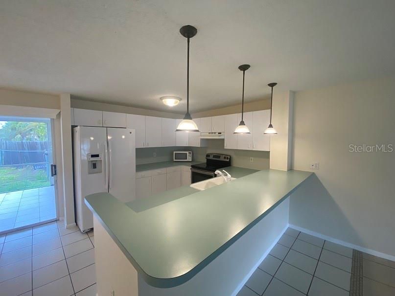 For Rent: $2,000 (3 beds, 2 baths, 1297 Square Feet)