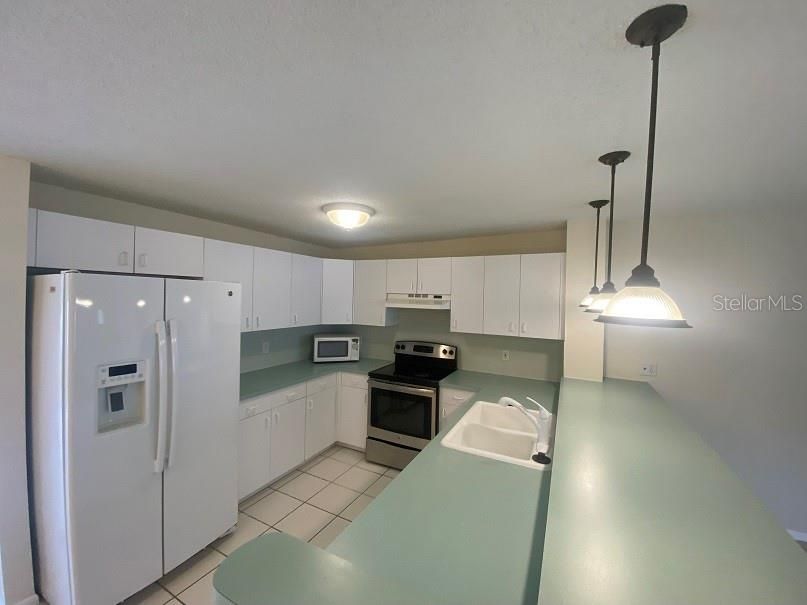 For Rent: $2,000 (3 beds, 2 baths, 1297 Square Feet)