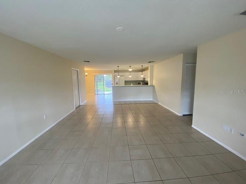 For Rent: $1,895 (3 beds, 2 baths, 1297 Square Feet)