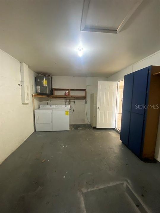 For Rent: $2,000 (3 beds, 2 baths, 1297 Square Feet)