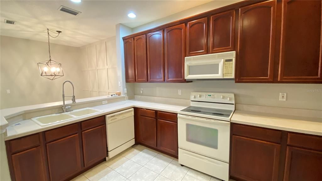 For Rent: $1,995 (2 beds, 2 baths, 1225 Square Feet)
