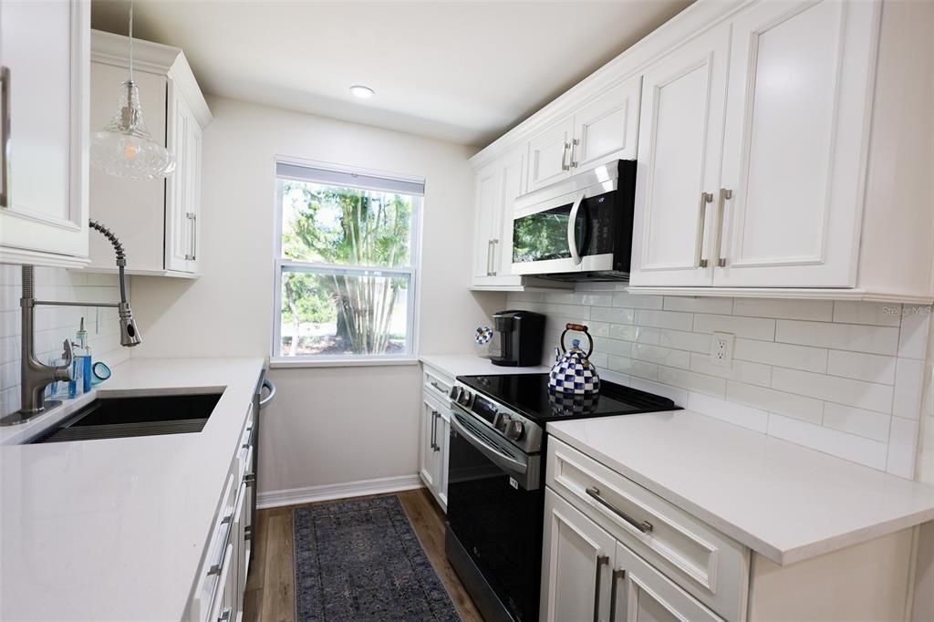 For Sale: $419,900 (3 beds, 1 baths, 768 Square Feet)